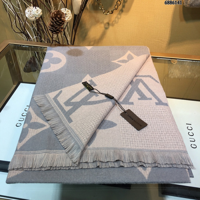 lu vi scarf