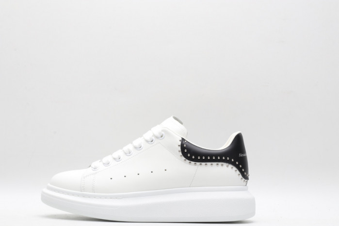 alex mcqu sneakers