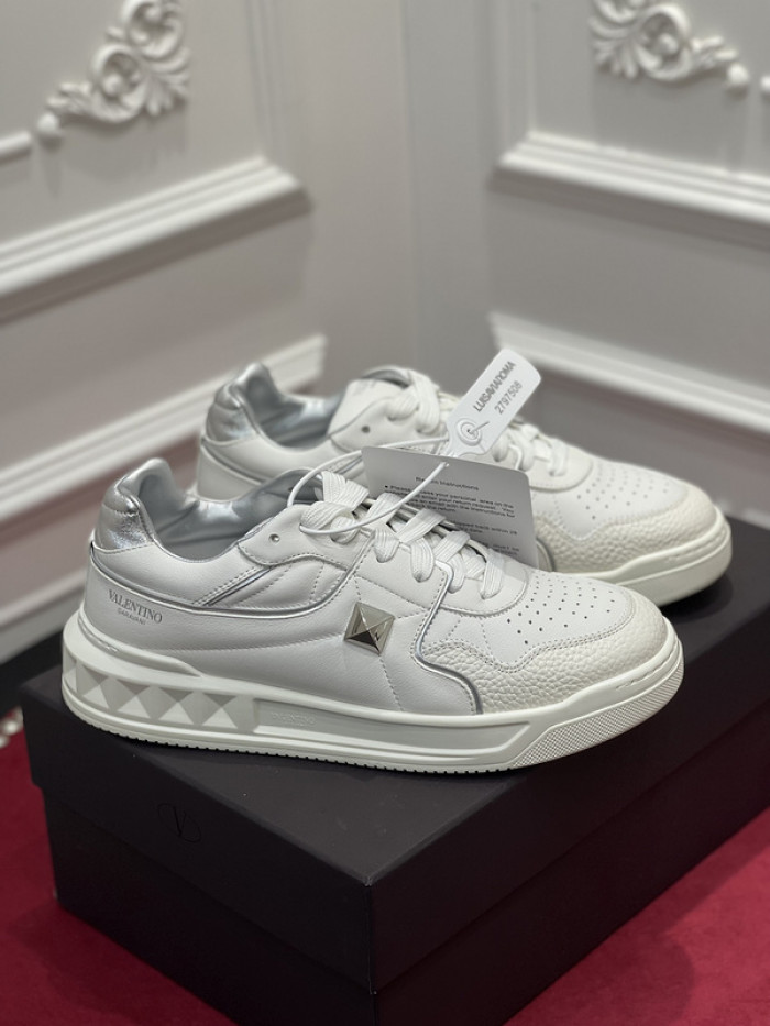 v*lentino sneaker