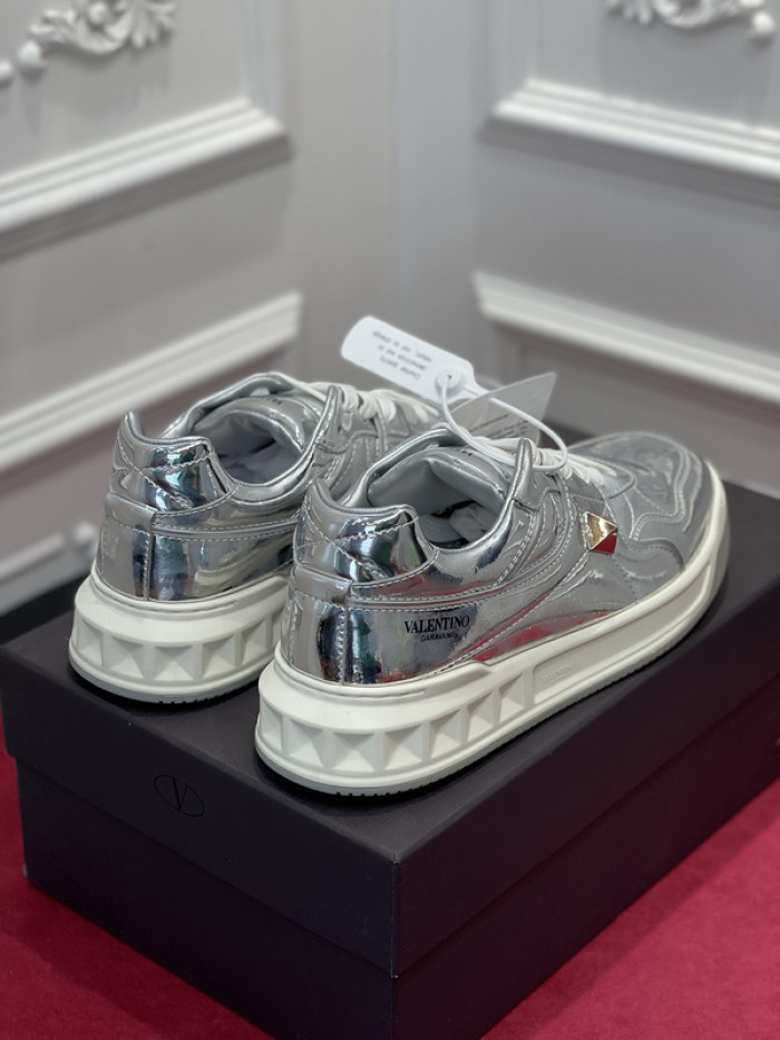 v*lentino sneaker