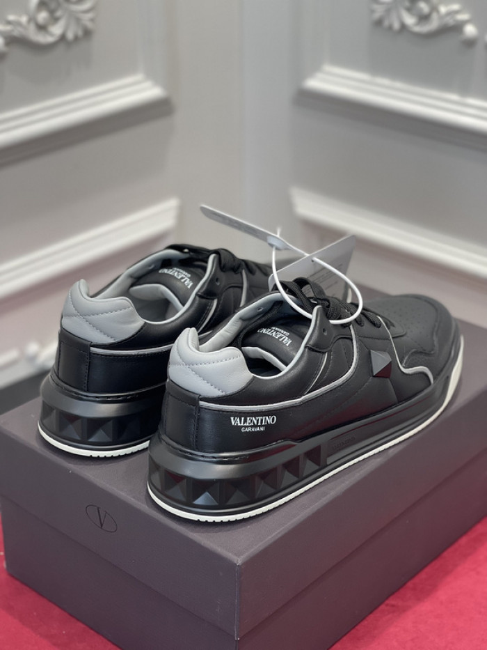 v*lentino sneaker