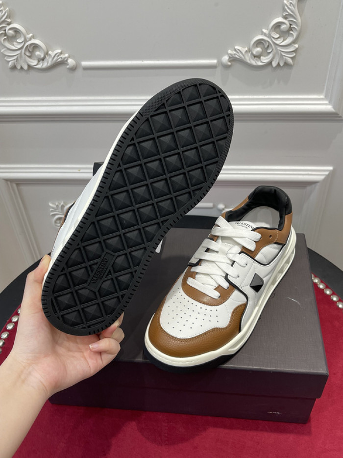 v*lentino sneaker