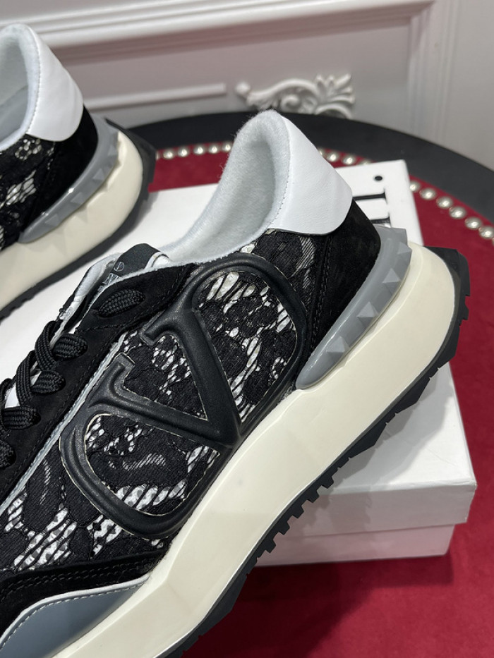v*lentino sneaker