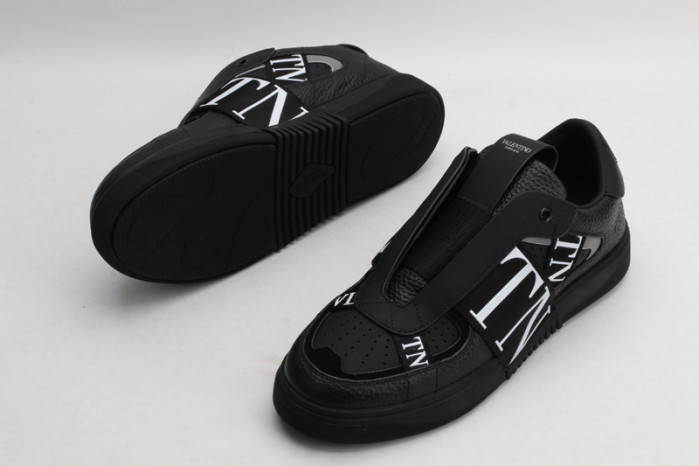 v*lentino sneaker