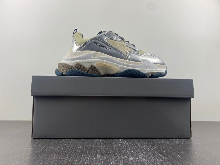 bl triple s trainers sneakers 524039 w2fs2 8106