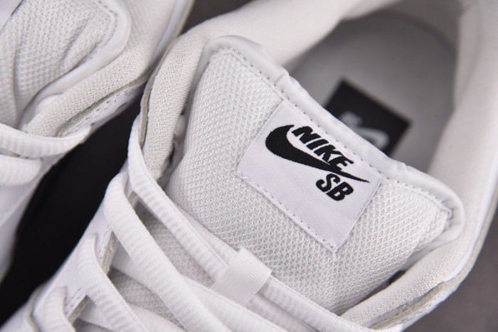 Nike SB Dunk Low Pro